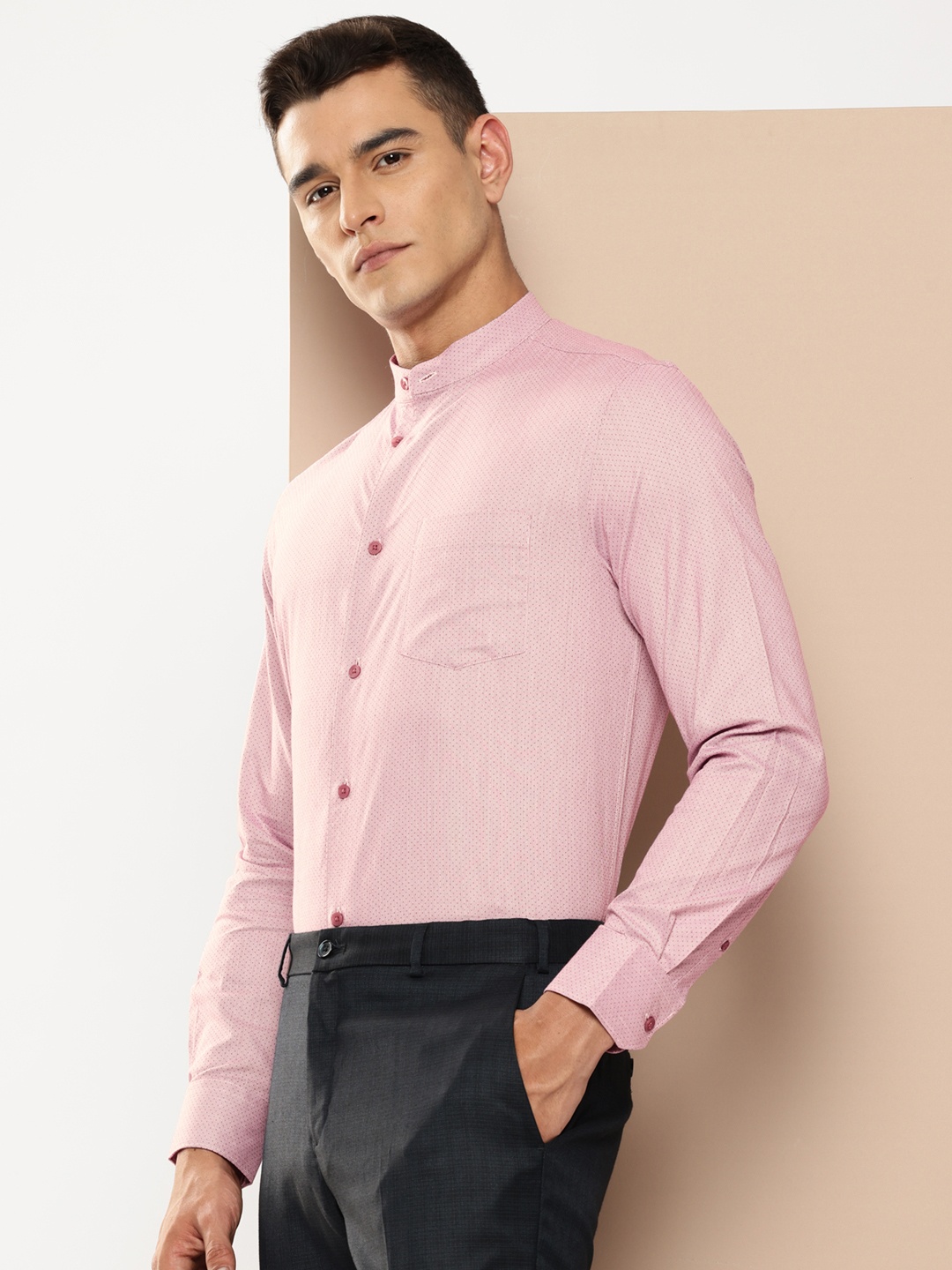 

INVICTUS Pure Cotton Self Design Slim Fit Textured Formal Shirt, Maroon
