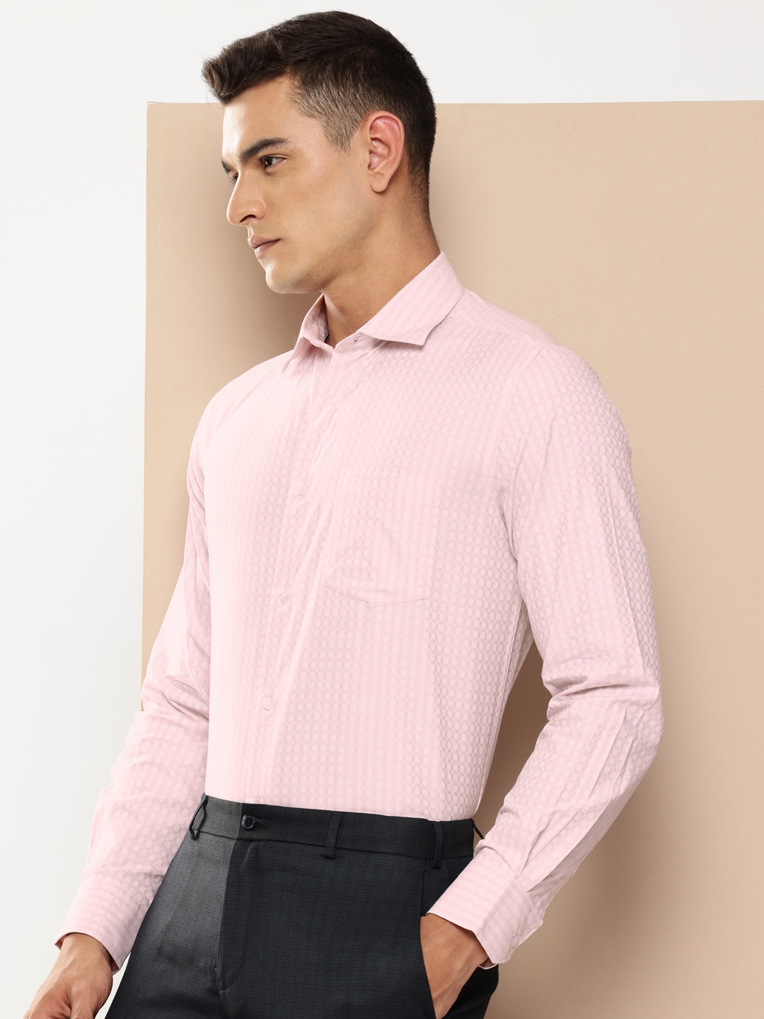 

INVICTUS Pure Cotton Self Design Slim Fit Textured Formal Shirt, Peach