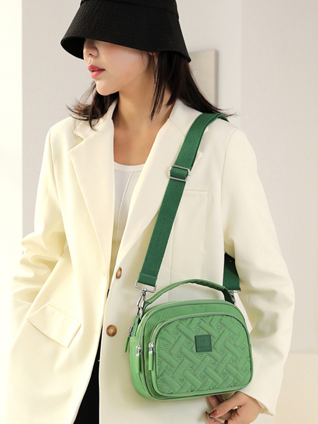 

Diva Dale Sling Bag, Green