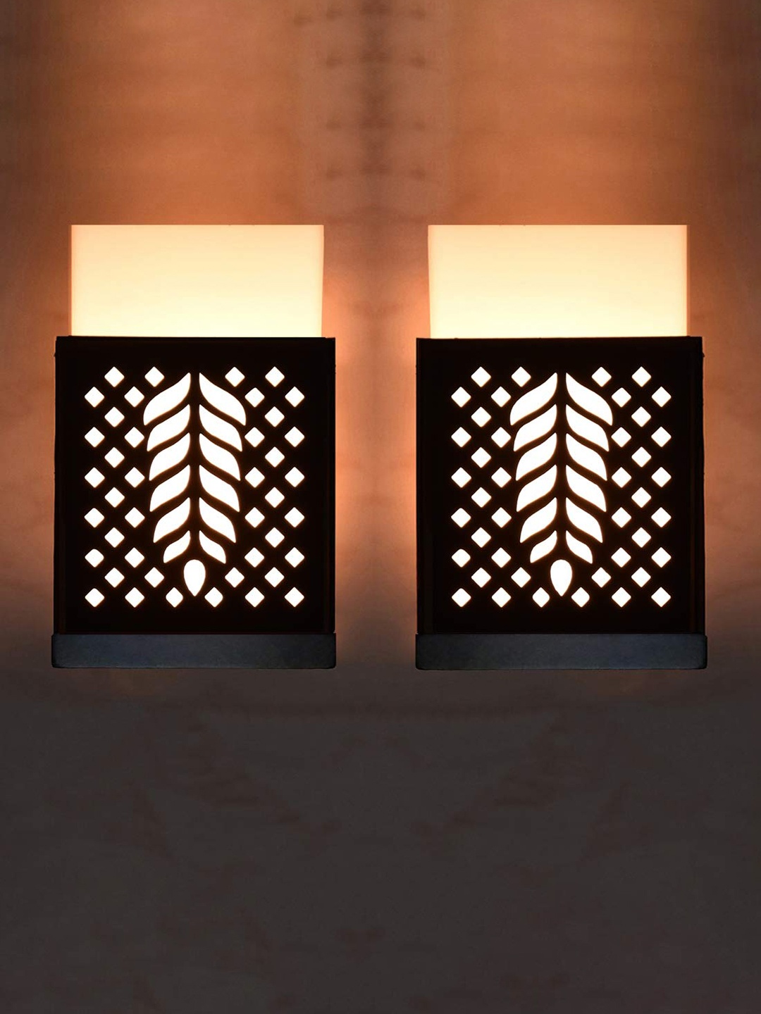 

Gojeeva Black & White 2 Pieces Textured Wooden Square Shaped Wall Lamp