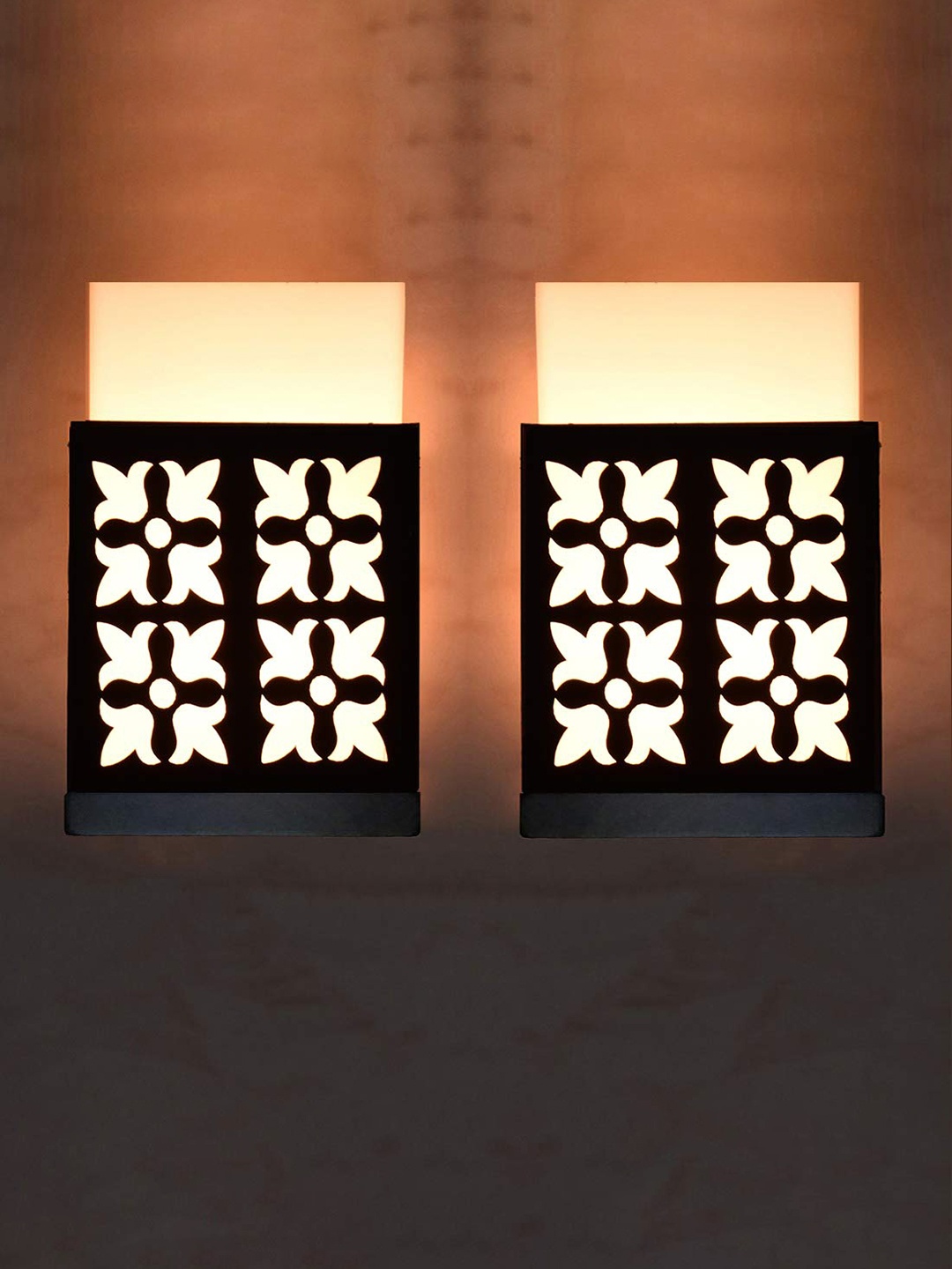 

Gojeeva Black & White 2 Pieces Textured Wooden Square Shaped Wall Lamp