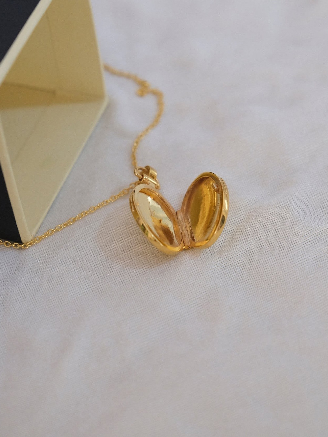 

Anushka Jain Jewellery 925 Sterling Silver Gold Plated Pendant With Chain