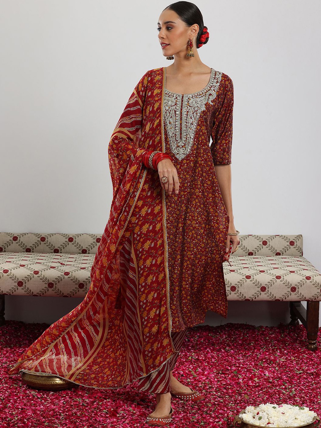 

Libas Floral Printed Zari Work Scoop Neck Straight Kurta with Trouser & Dupatta, Maroon