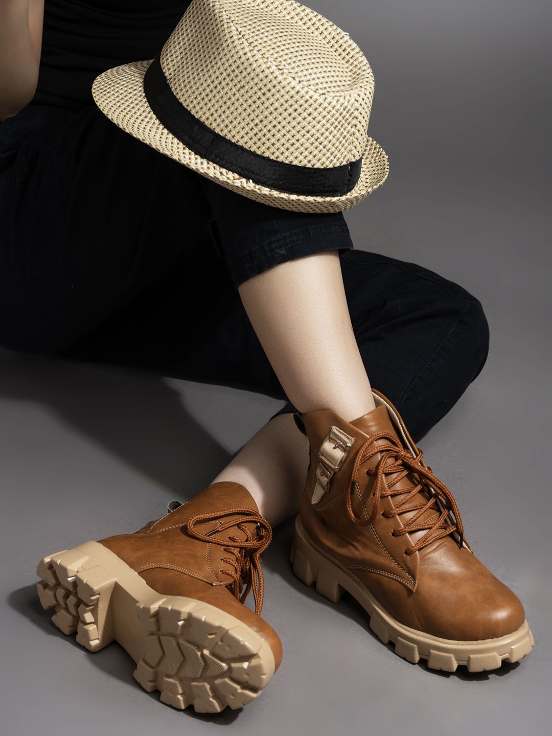 

The Roadster Lifestyle Co. Women Heeled Chunky Boots, Brown
