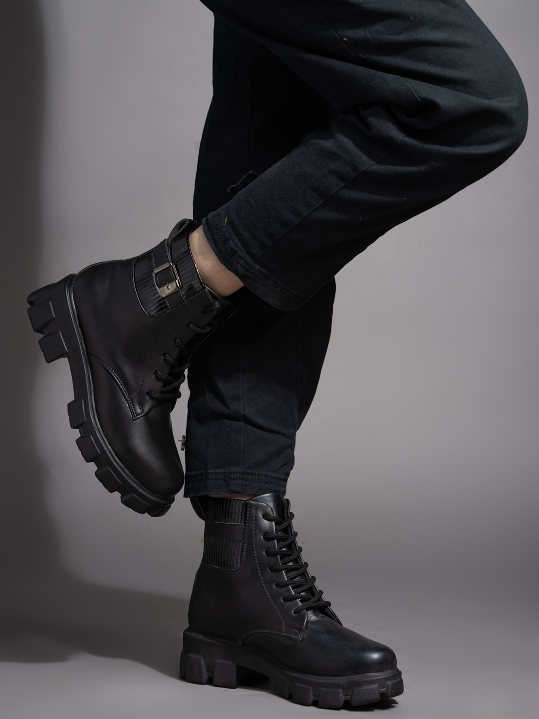 

The Roadster Lifestyle Co. Women Lace-Ups Heeled Chunky Boots, Black