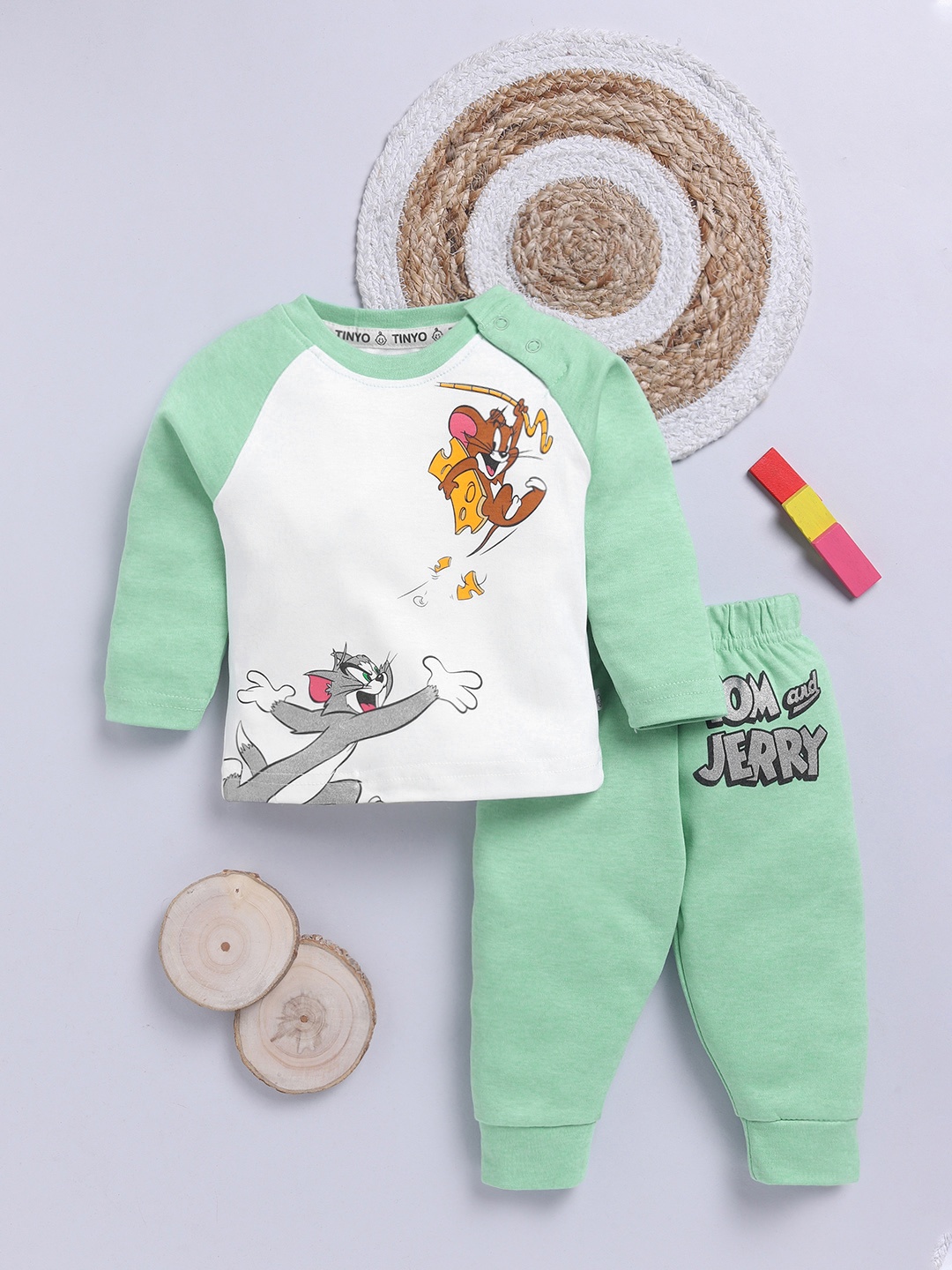 

YK X Tinyo Boys Tom & Jerry Printed Pure Cotton T-shirt with Joggers, Green