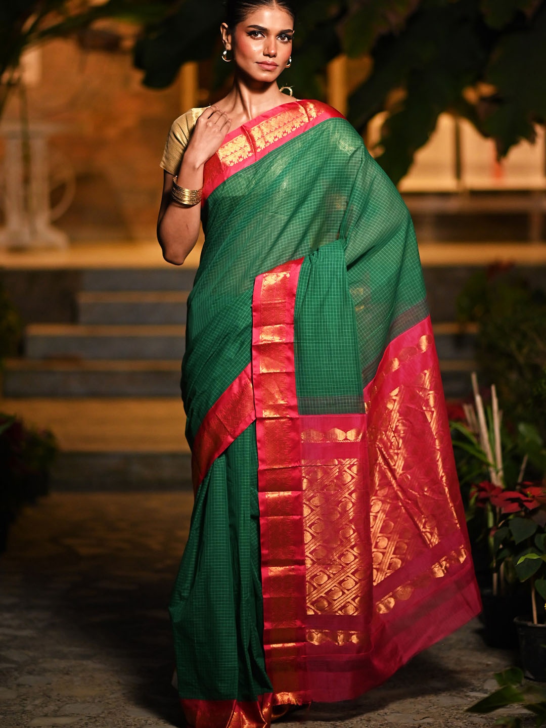 

Unnati Silks Woven Design Zari Pure Cotton Gadwal Saree, Green