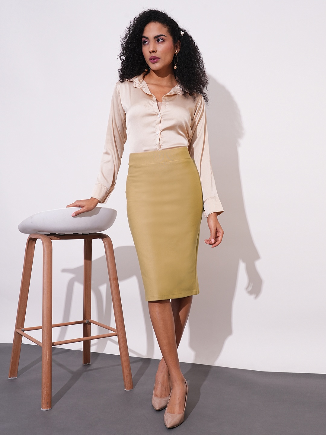 

Globus Stretchable High-Rise Back Slit Midi Workwear Pencil Skirt, Beige