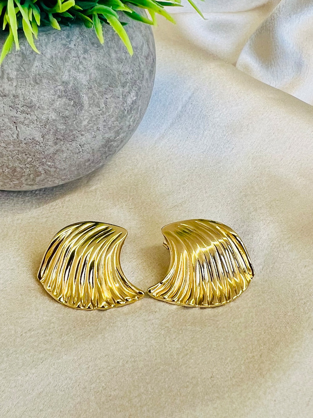 

MYKI Gold-Plated Stainless Steel Contemporary Drop Earrings