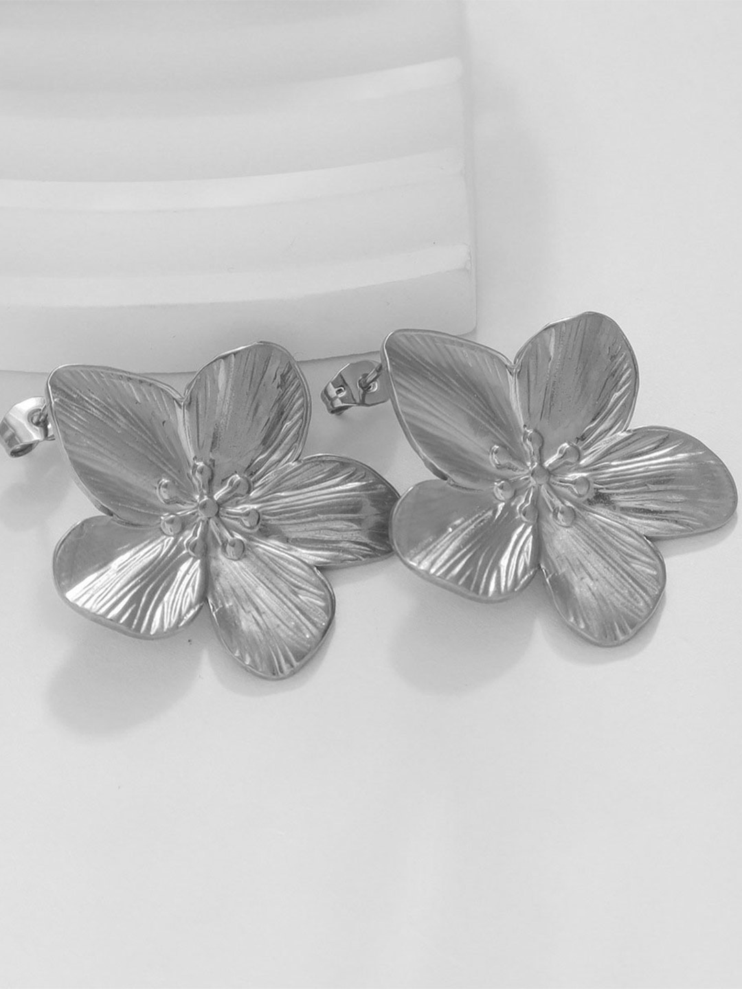 

MYKI Silver-Plated Terrific Stainless Steel Floral Shaped Studs