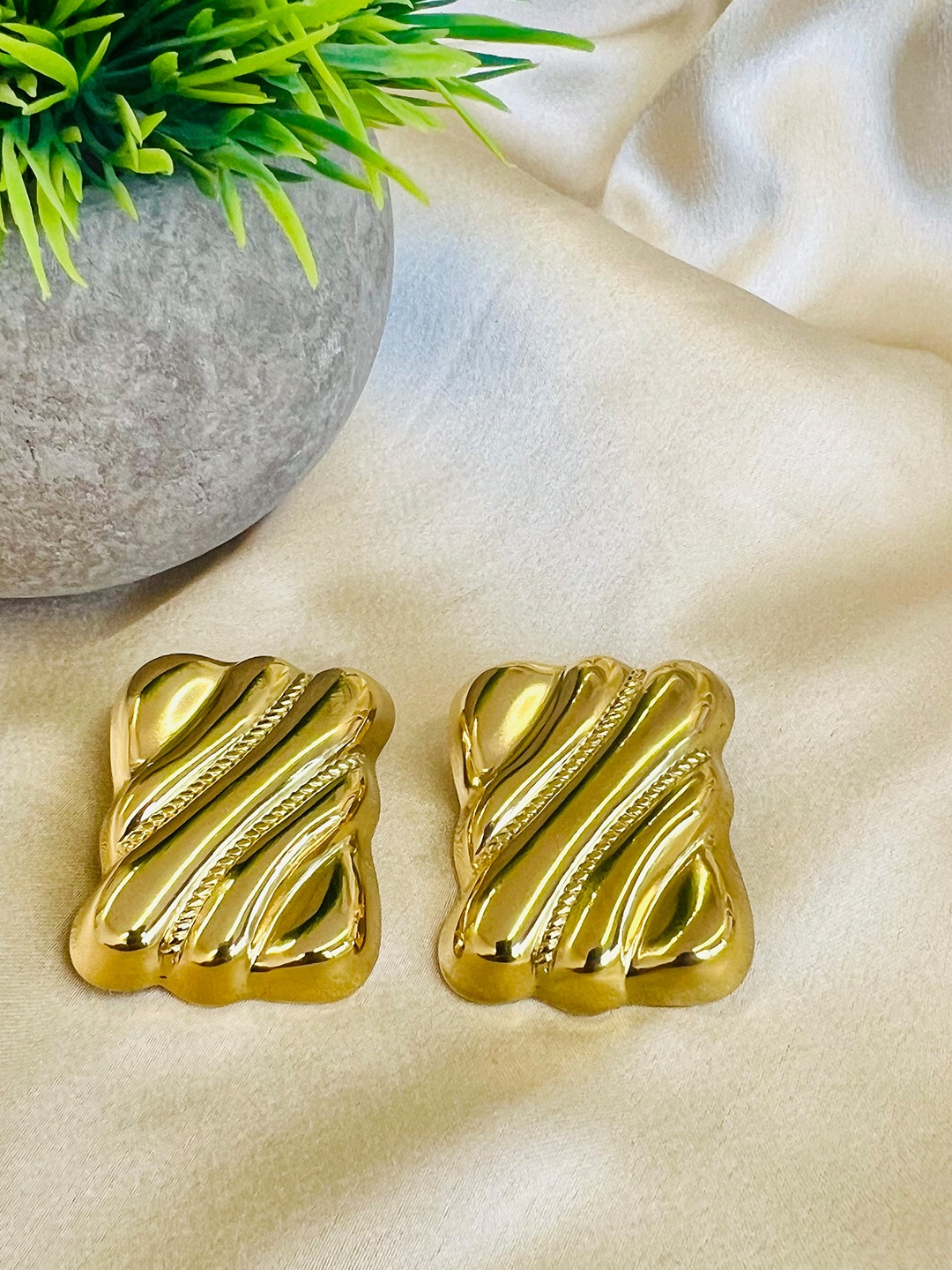 

MYKI Gold-Plated Stainless Steel Contemporary Studs