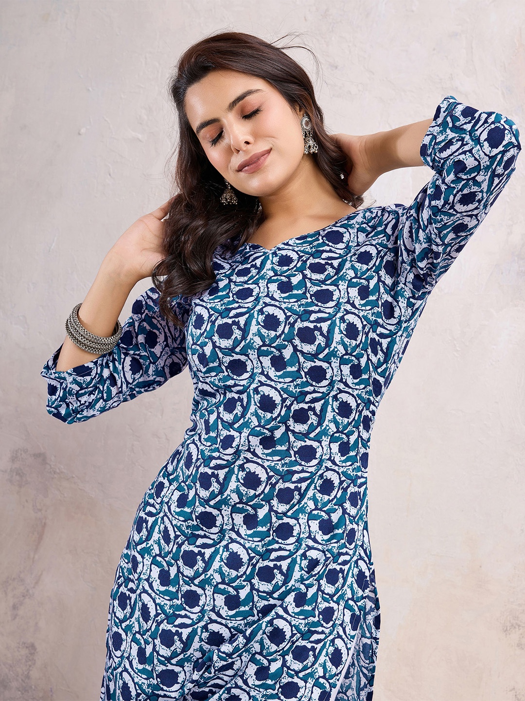 

MOJILAA Sweatheart Neck Floral Printed Straight Linen Kurta, Blue