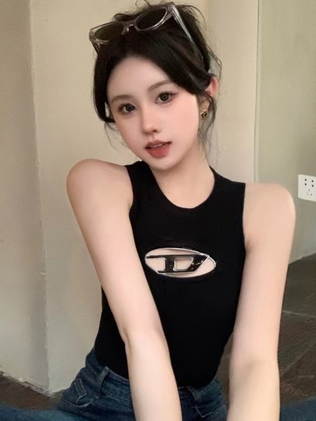 

KPOP Women Printed Round Neck Sleeveless Top, Black