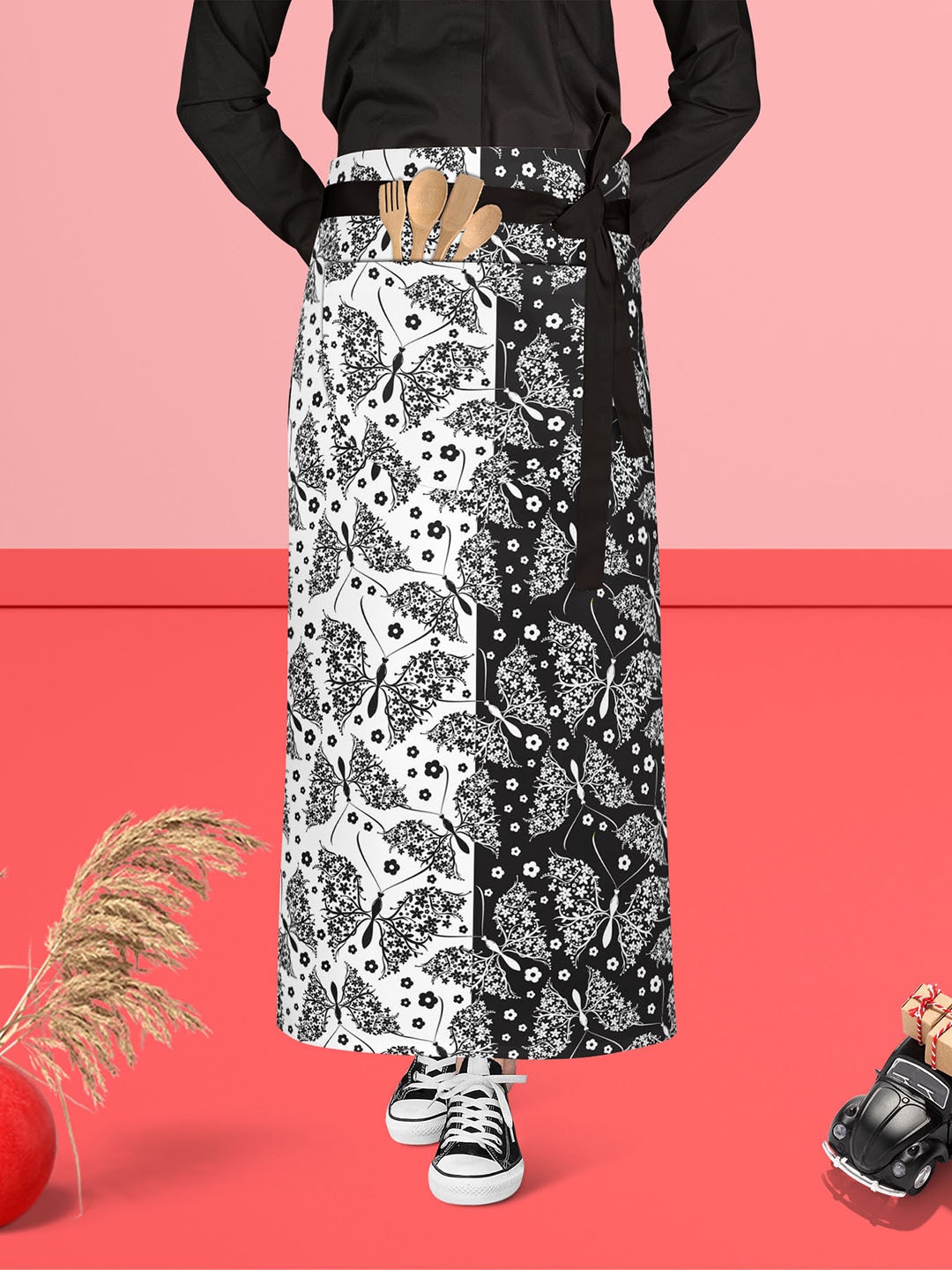 

ArtzFolio White & Black Printed Cotton Waist Apron