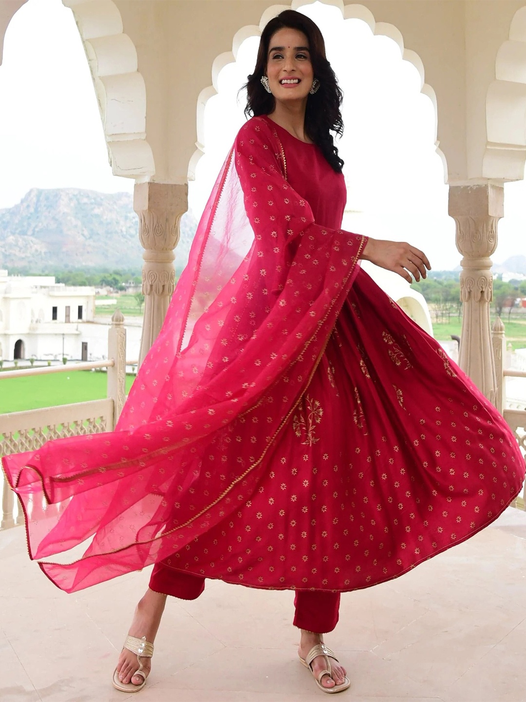 

GoSriKi Floral Printed Kurta With Trousers & Dupatta, Pink