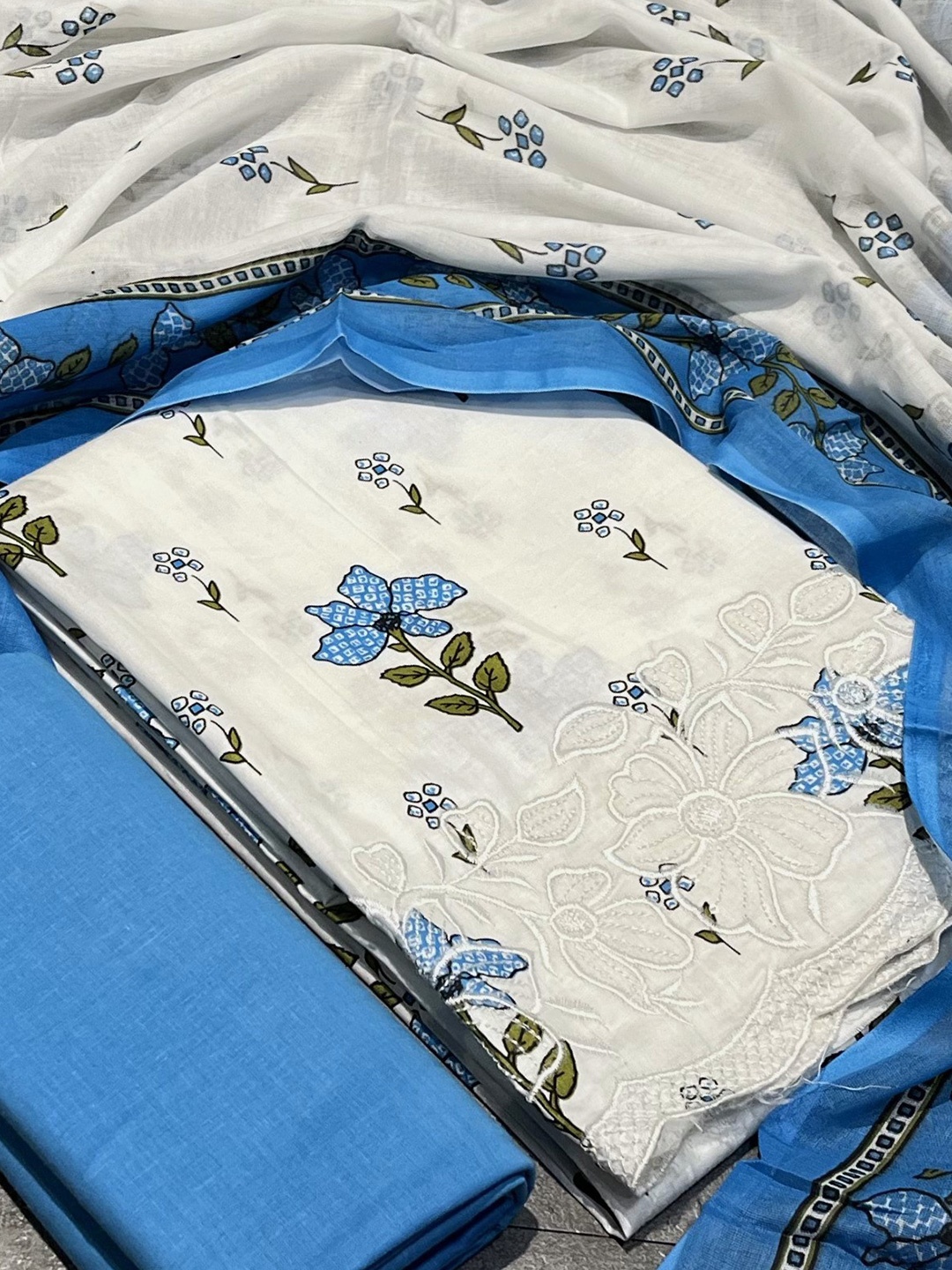 

SALWAR STUDIO Floral Printed Pure Cotton Unstitched Dress Material, White