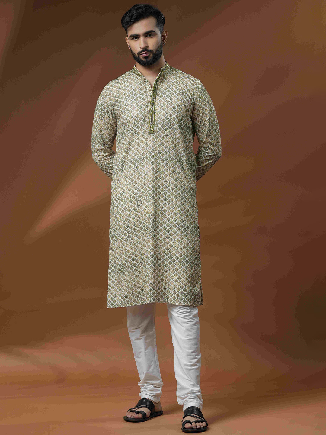 

Ethnic India Men Printed Mirror Work Kurta, Green
