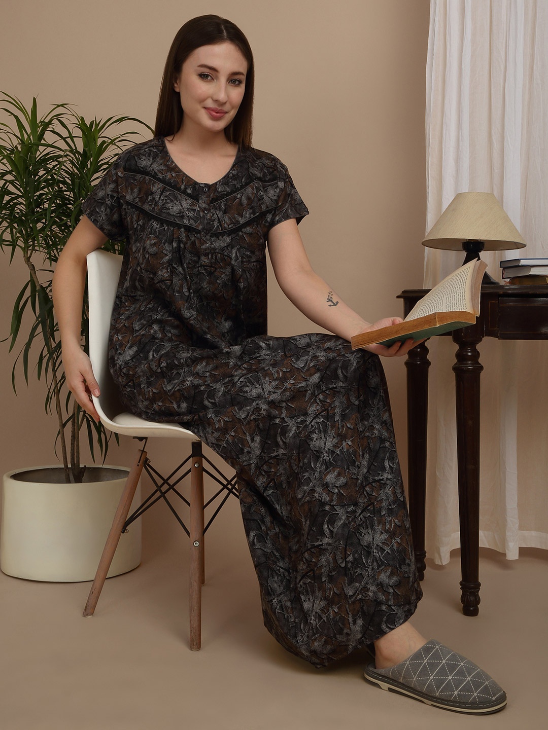

Sweet Dreams Women Abstract Printed Maxi Nightdress, Black