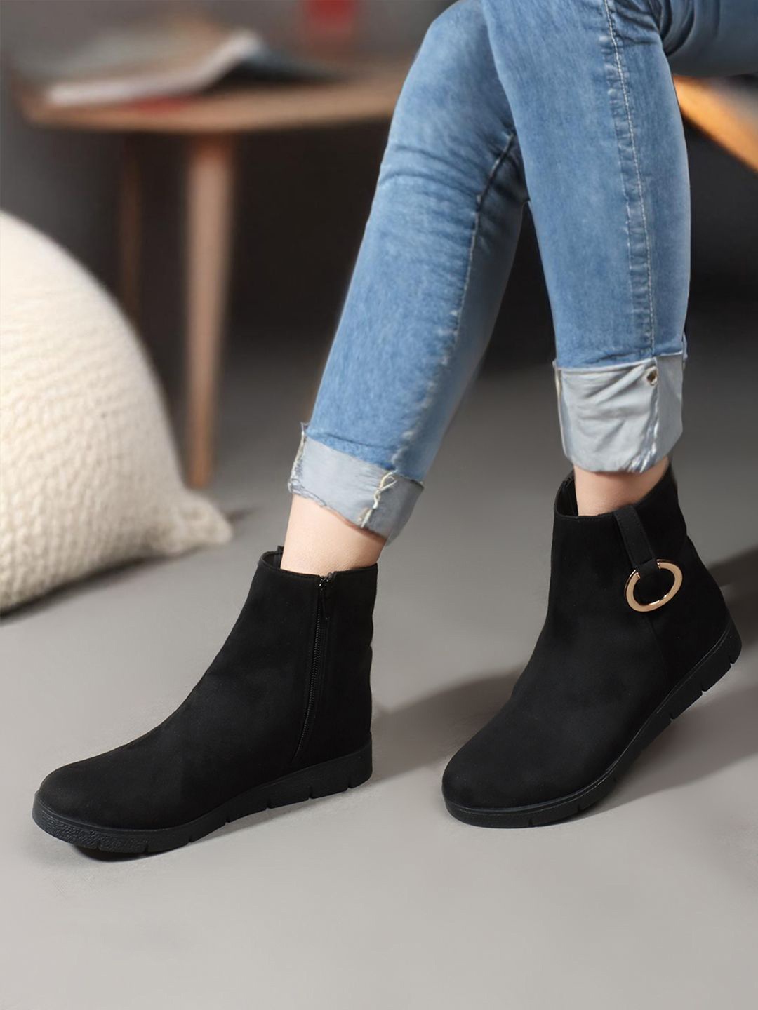 

Carlton London Women Wedge-Heeled Winter Boots, Black