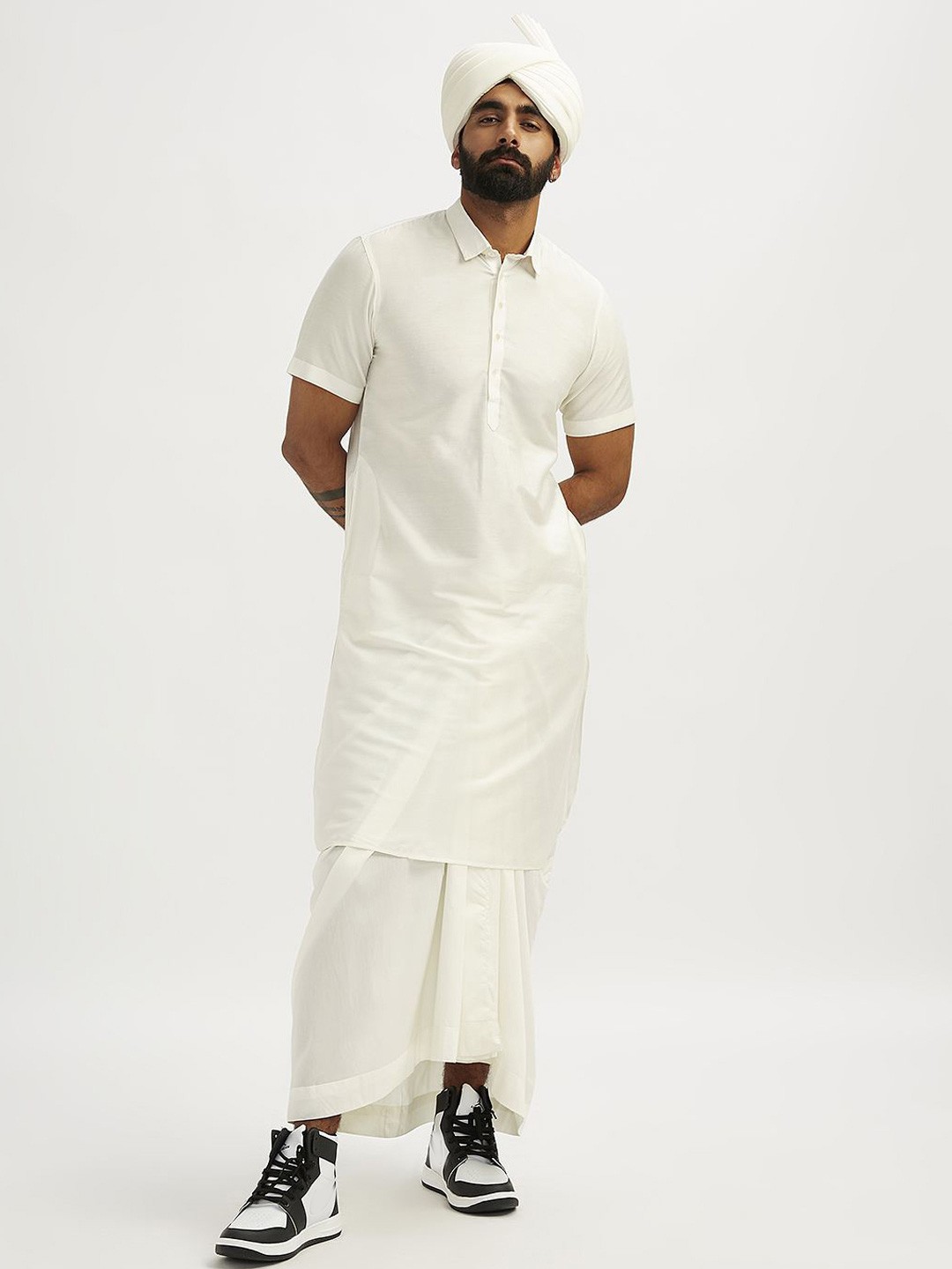 

VASTRAMAY Shirt Collar Short Sleeves Straight Kurta With Mundu & Safa, White