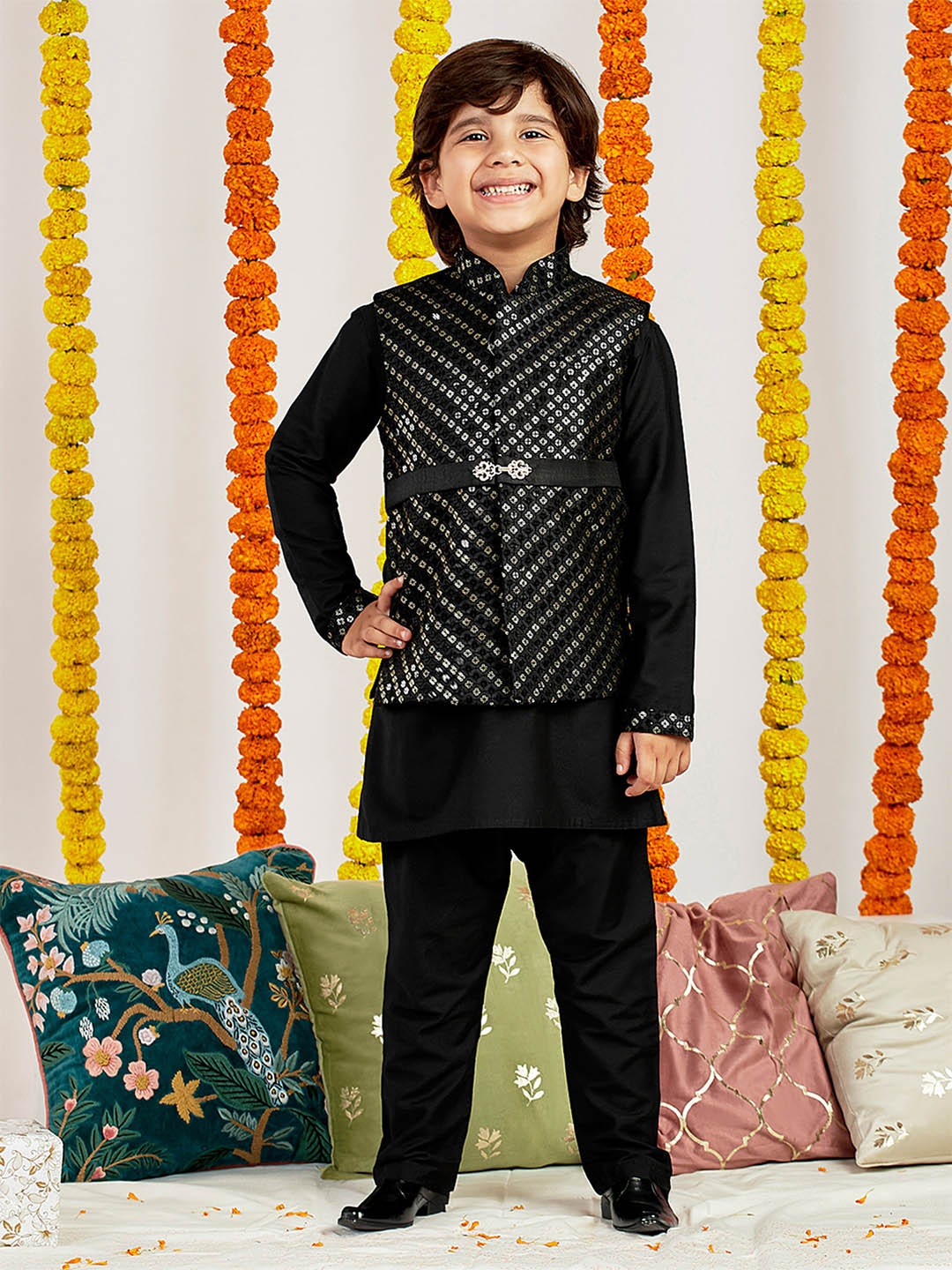 

VASTRAMAY Boys Mandarin Collar Regular Straight Kurta With Pyjama With Nehru Jacket, Black