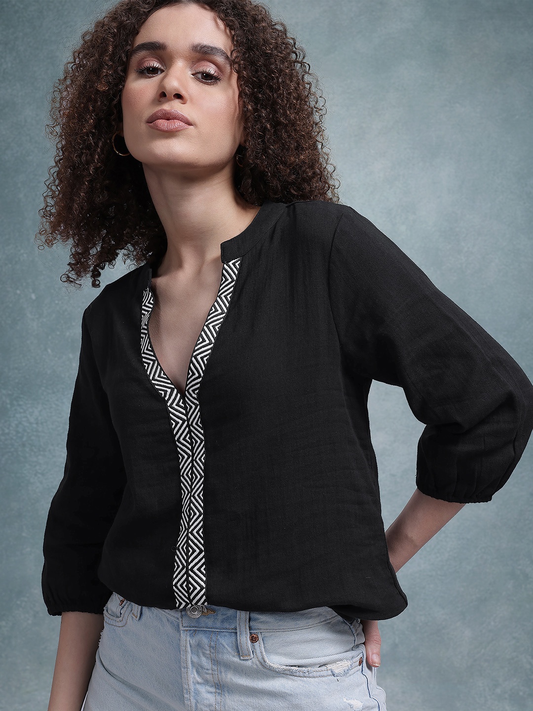 

The Roadster Life Co. Mandarin Collar Geometric Puff Sleeve Top, Charcoal