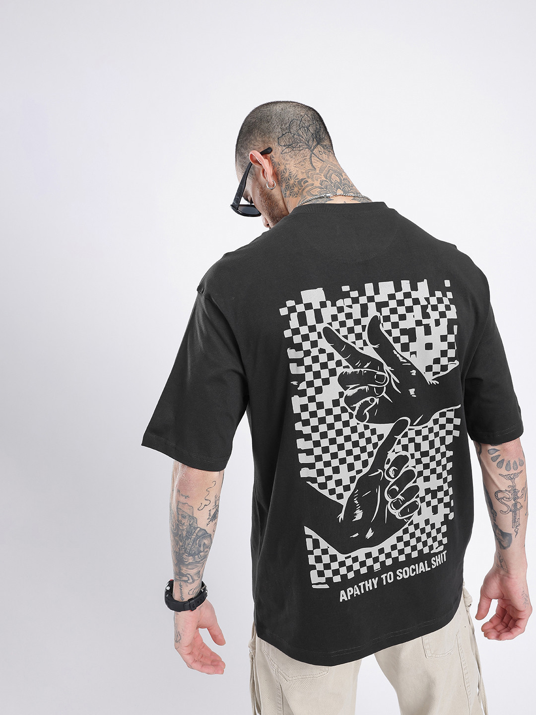 

glitchez Classic Vibe Graphic Printed Relaxed Fit T-shirt, Black