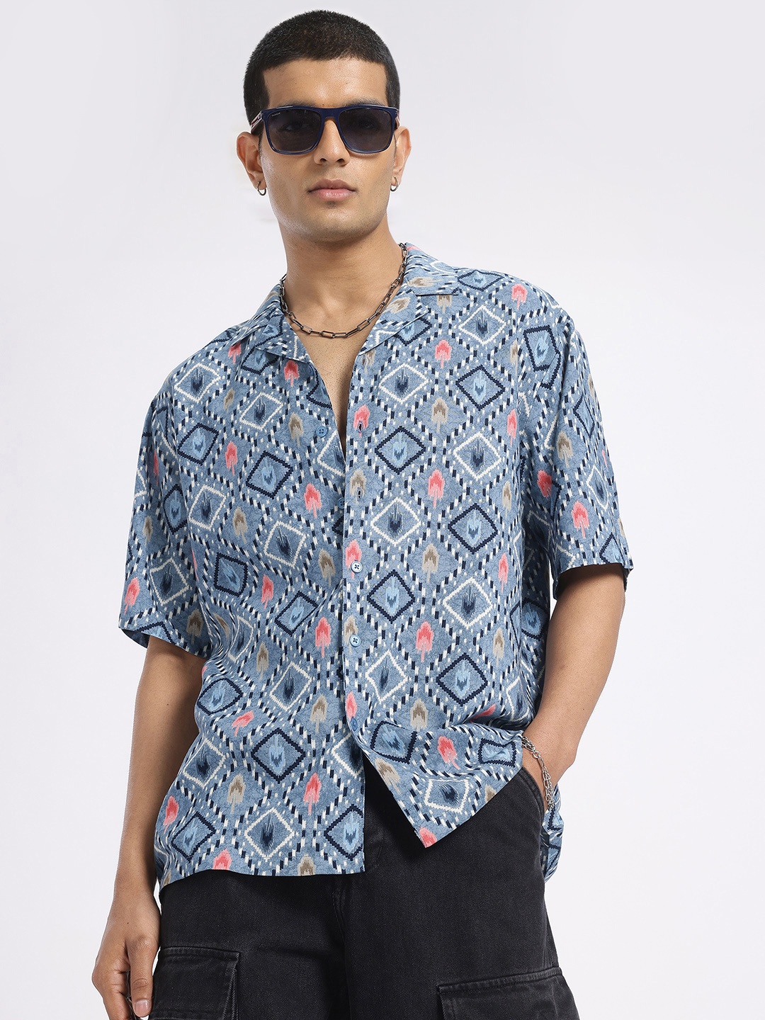 

glitchez Ikat Illusion Relaxed Bowling Shirt, Blue