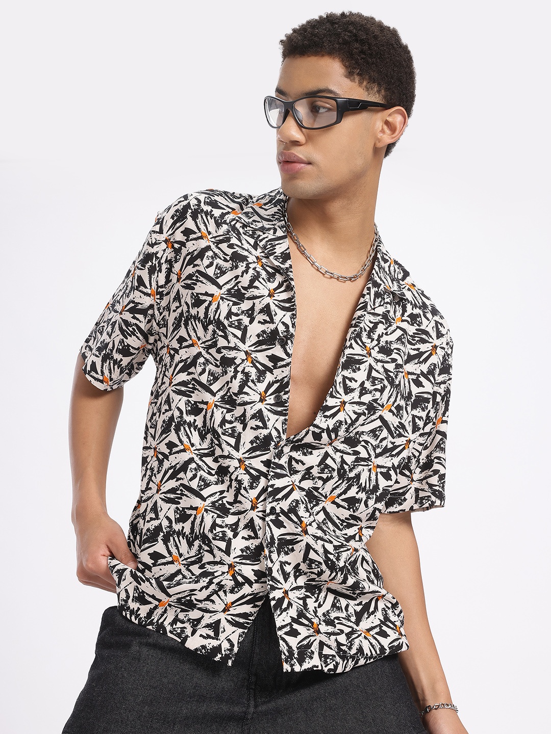 

glitchez Casual Basics Printed Relaxed Bowling Shirt, Black