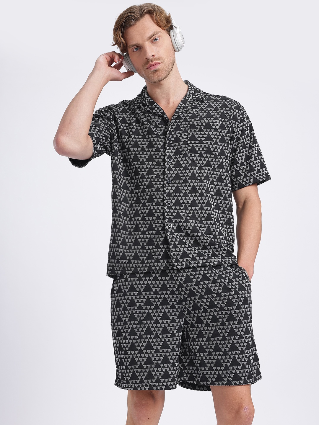 

glitchez Unwinding Style Geometric Woven Design Shirt with Shorts, Black