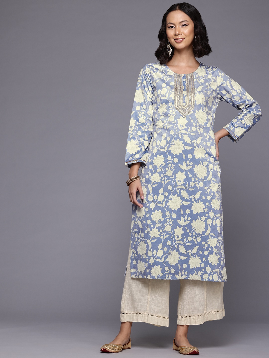 

Ahalyaa Floral Printed Sequinned Velvet Kurta, Grey