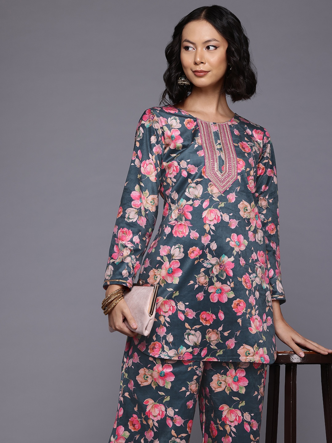 

Ahalyaa Floral Print Velvet Tunic With Palazzos, Blue