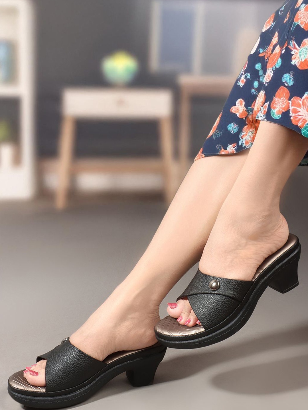 

ICONICS Women Textured Party Block Sandals, Black