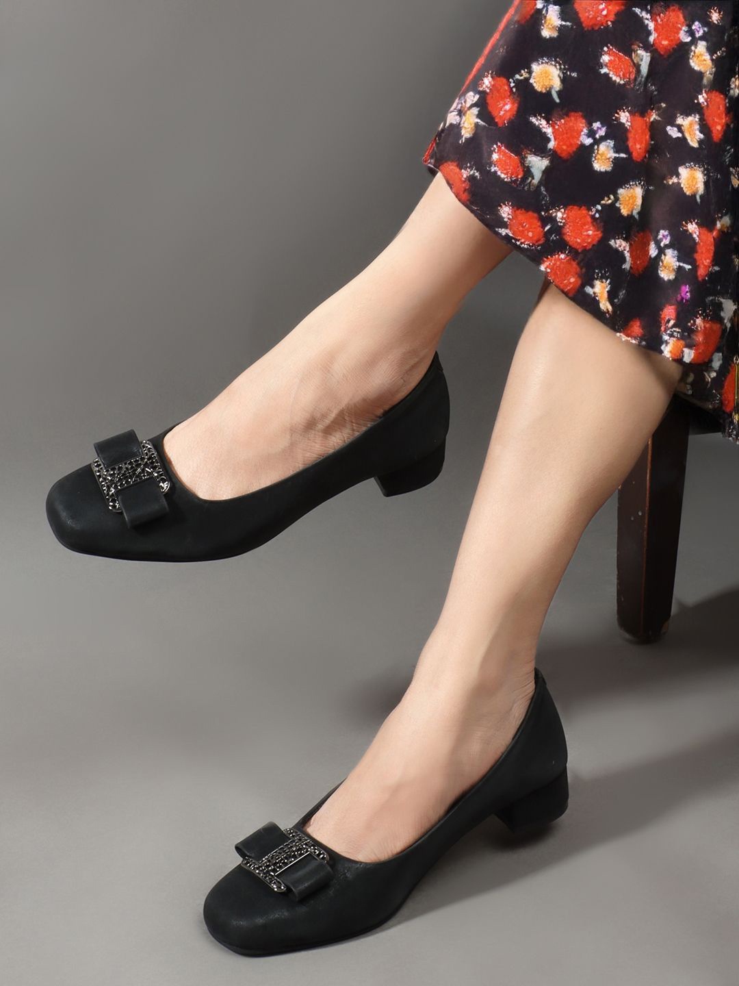 

Carlton London Women Party Block Pumps with Bows, Black
