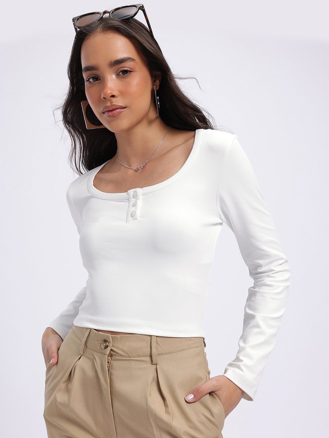 

glitchez Serenity Meets Style Scoop Neck Crop Fitted Top, White