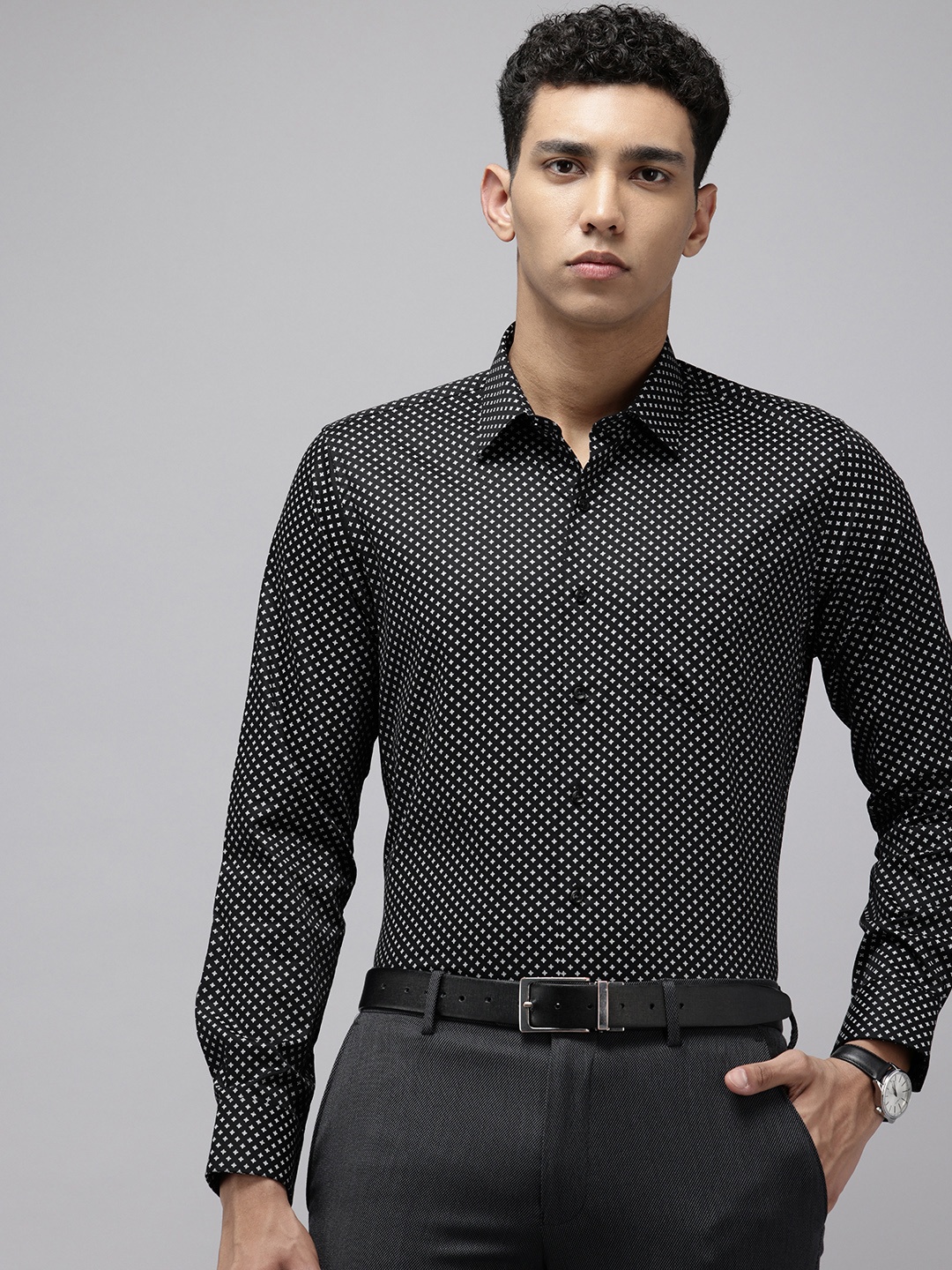 

Van Heusen Pure Cotton Monochrome Slim Fit Opaque Printed Formal Shirt, Black