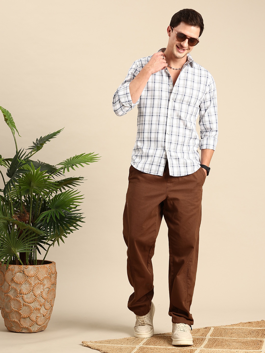 

Mast & Harbour Men Classic Checked Casual Shirt, White