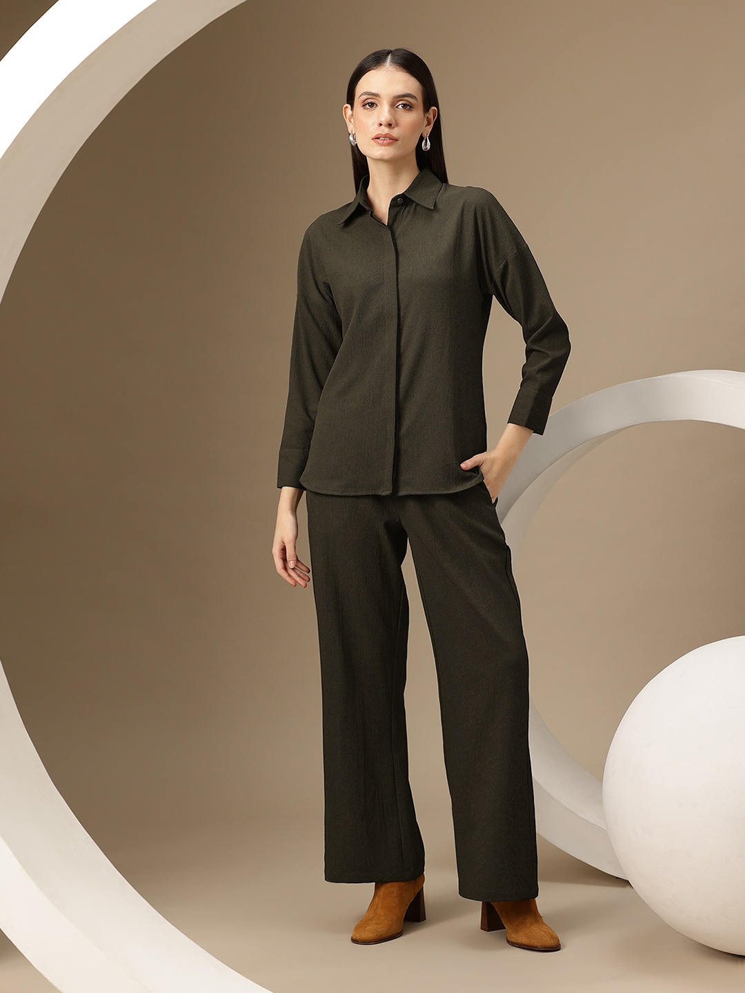 

Chemistry Solid Shirt With Trousers, Olive