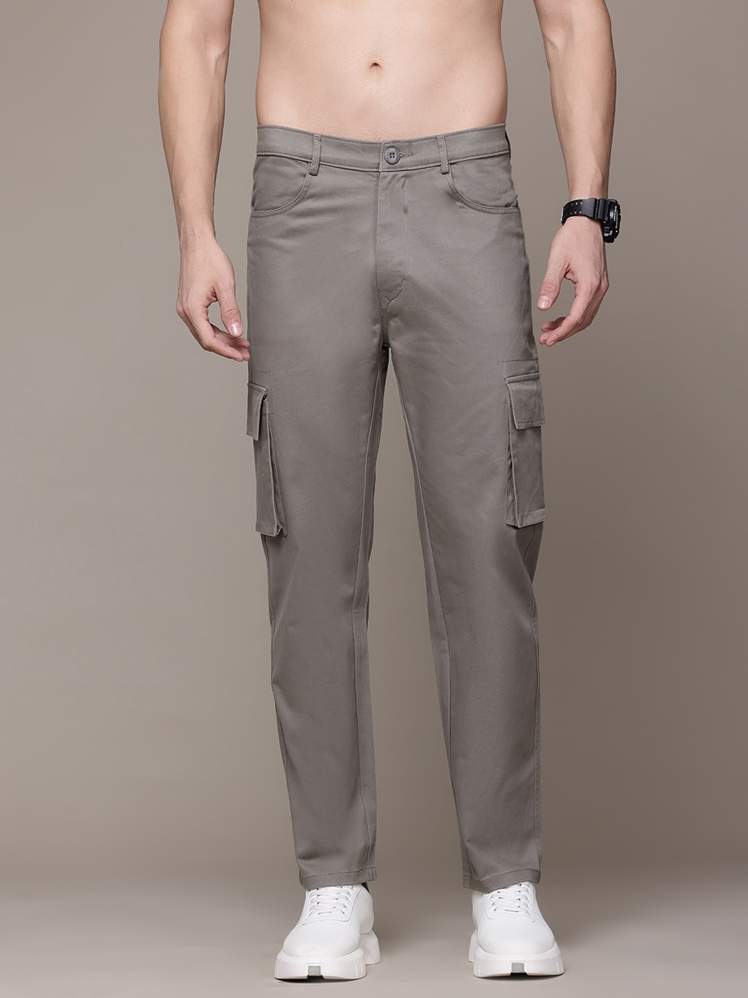 

The Roadster Lifestyle Co. Men Relaxed Fit Cargo Trousers, Grey