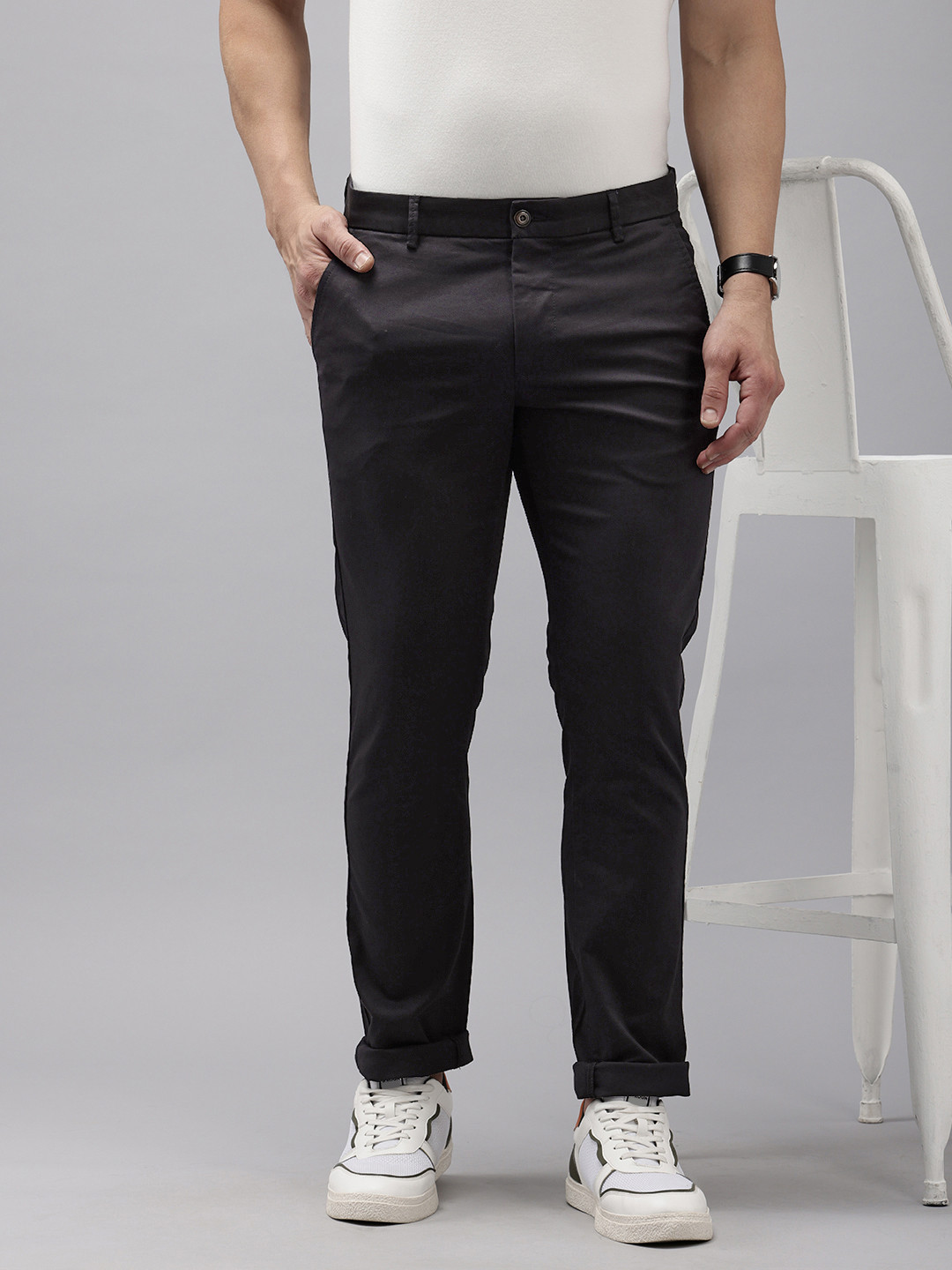 

Arrow Men Textured Bronson Slim Fit Low-Rise Trousers, Black