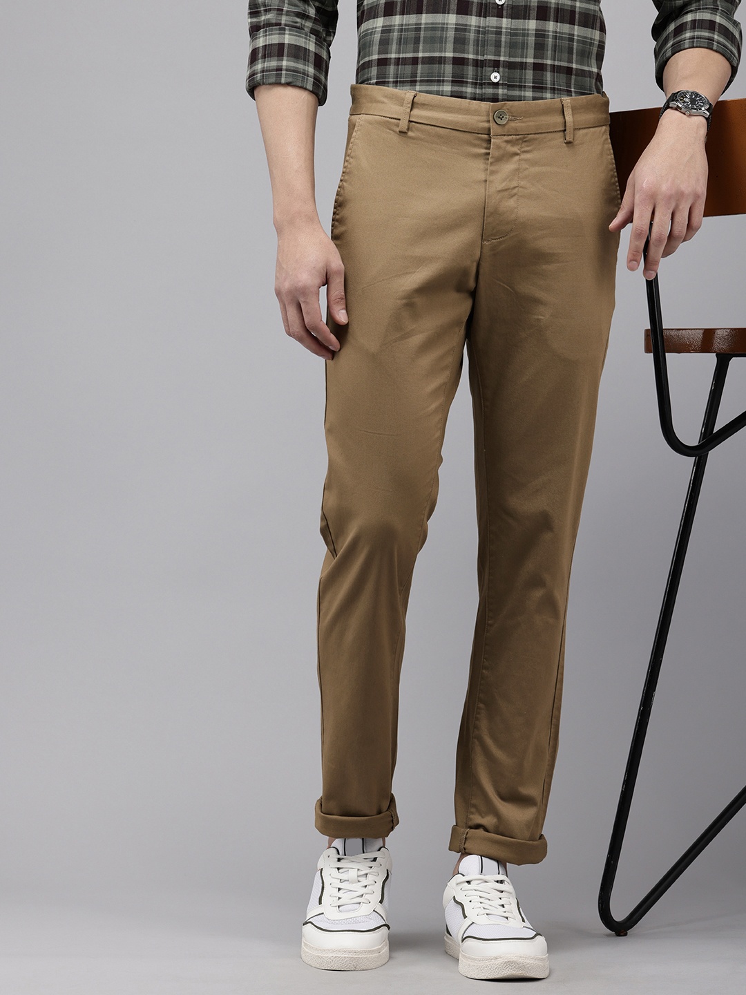 

Arrow Men Textured Bronson Slim Fit Low-Rise Trousers, Olive