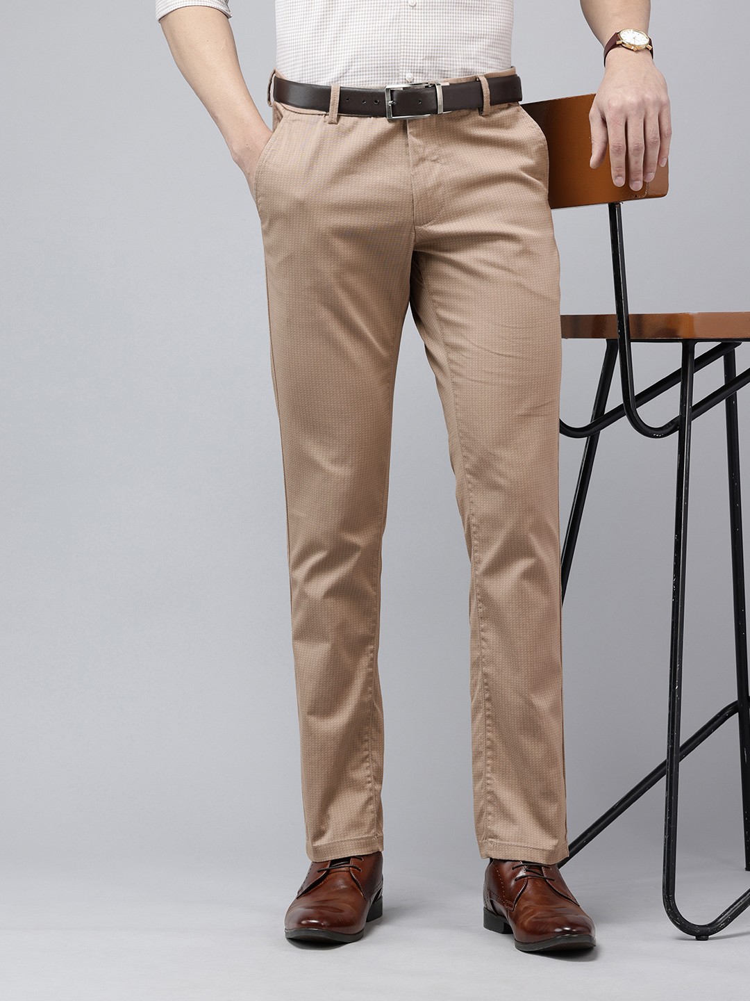 

Arrow Men Geometric Printed Bronson Slim Fit Low-Rise Formal Trousers, Beige