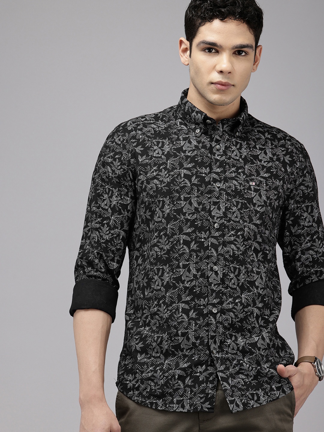 

Arrow Manhattan Slim Fit Abstract Printed Pure Cotton Casual Shirt, Black