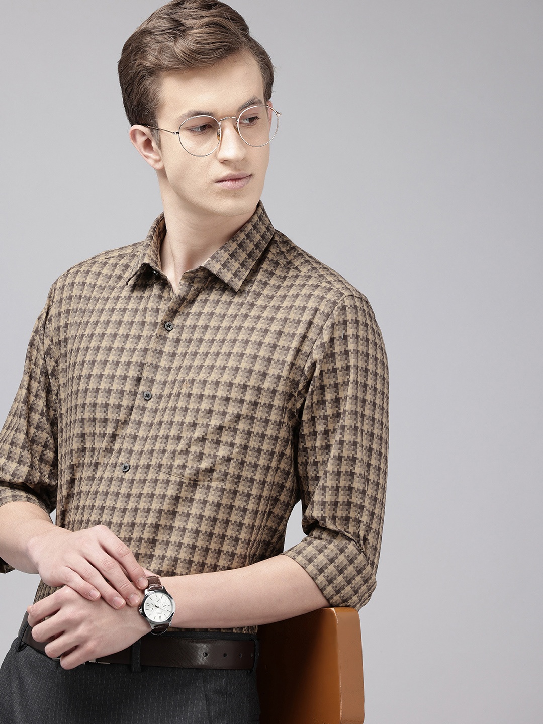 

Arrow Manhattan Slim Fit Geometric Self Design Pure Cotton Formal Shirt, Brown