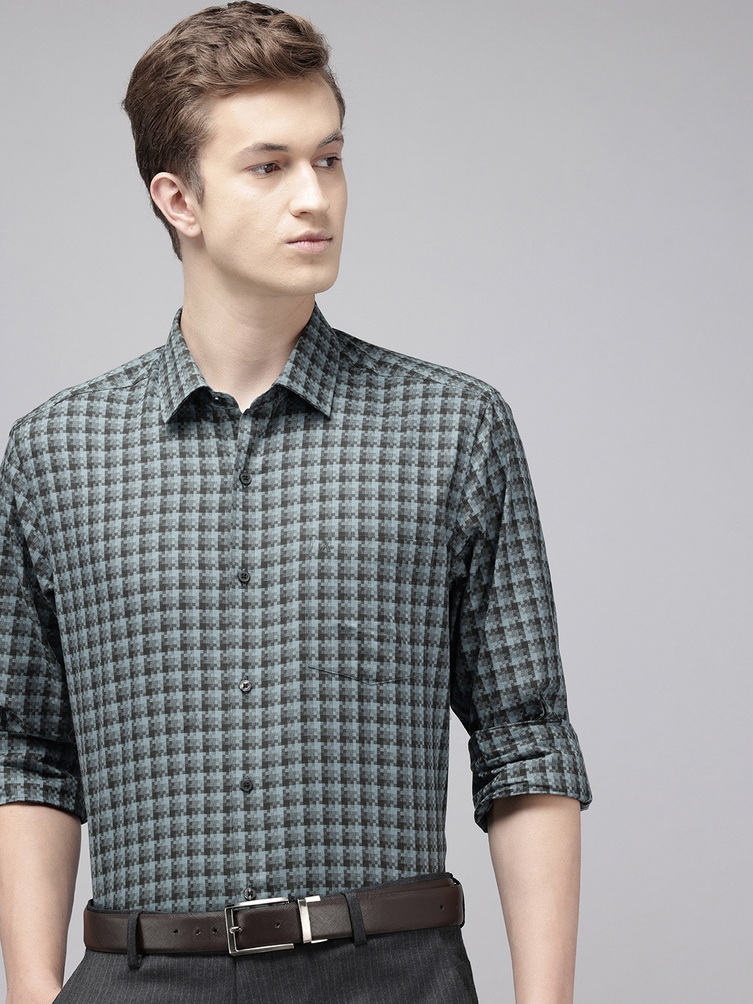 

Arrow Manhattan Slim Fit Geometric Self Design Pure Cotton Formal Shirt, Blue