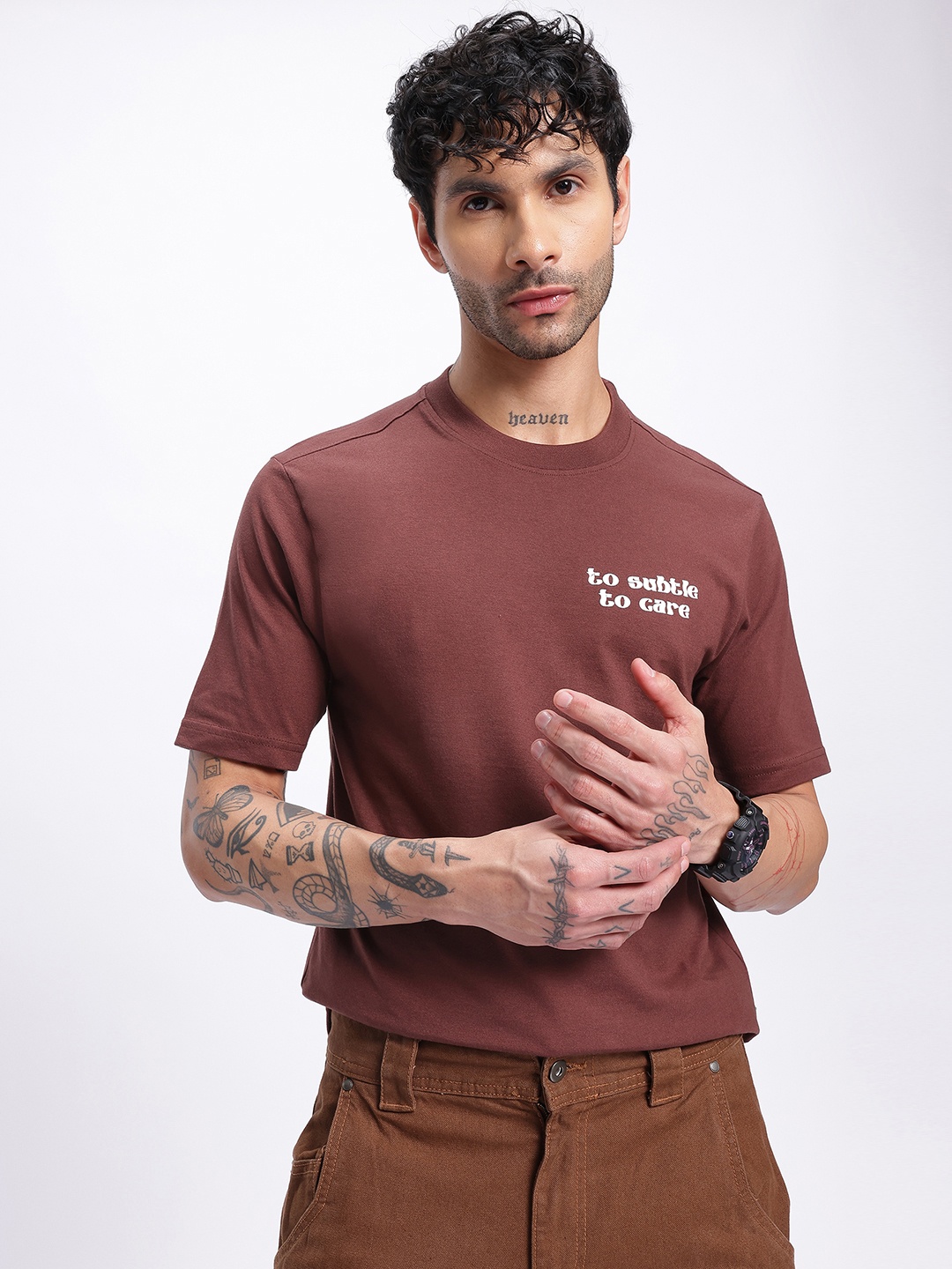 

glitchez Speaking Phrases Muscle Fit T-shirt, Brown