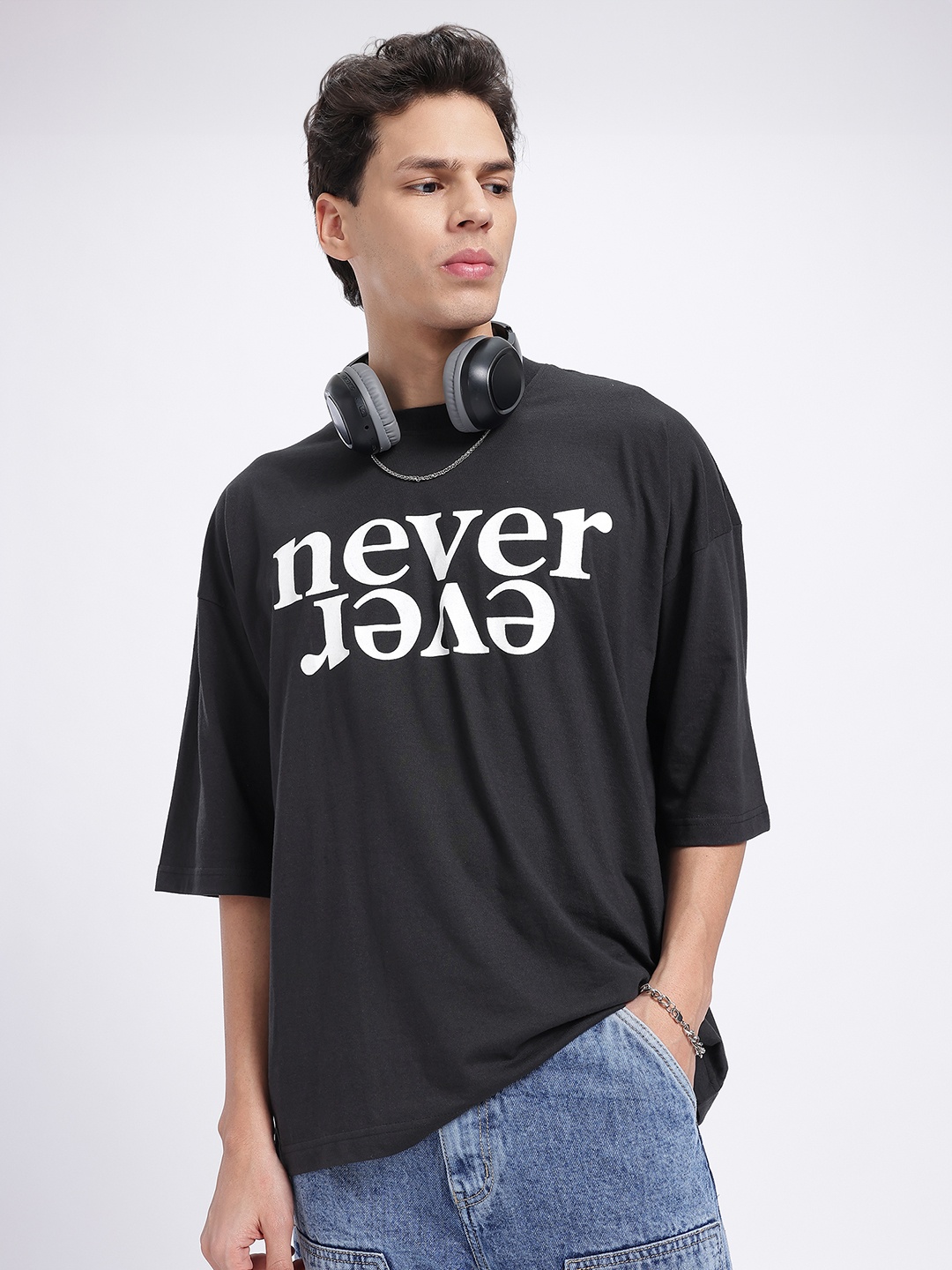 

glitchez So Eye-Catching Typo Drop-Shoulder Sleeves Oversized T-shirt, Black