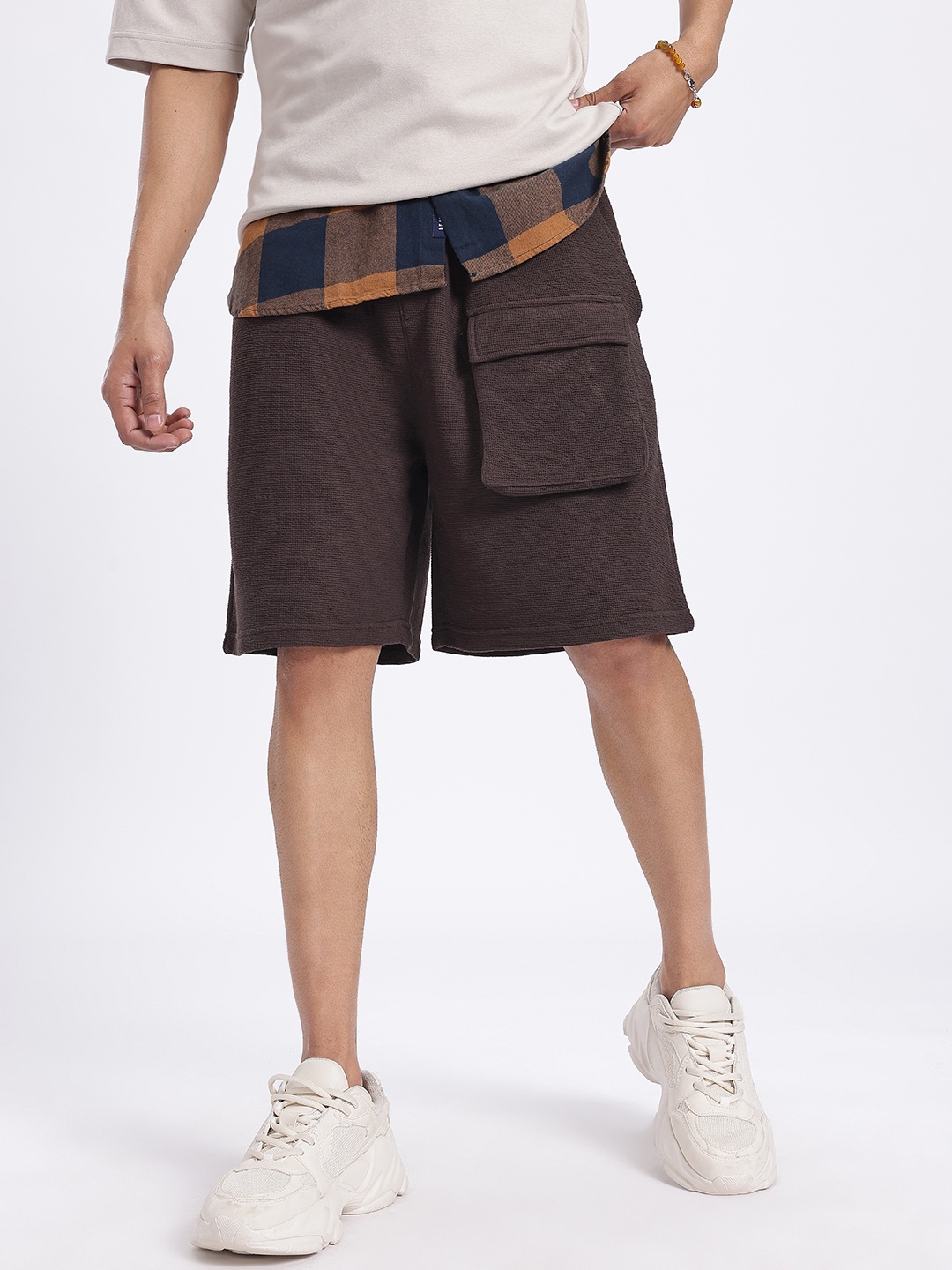 

glitchez Men Utility Essential Textured Shorts, Brown