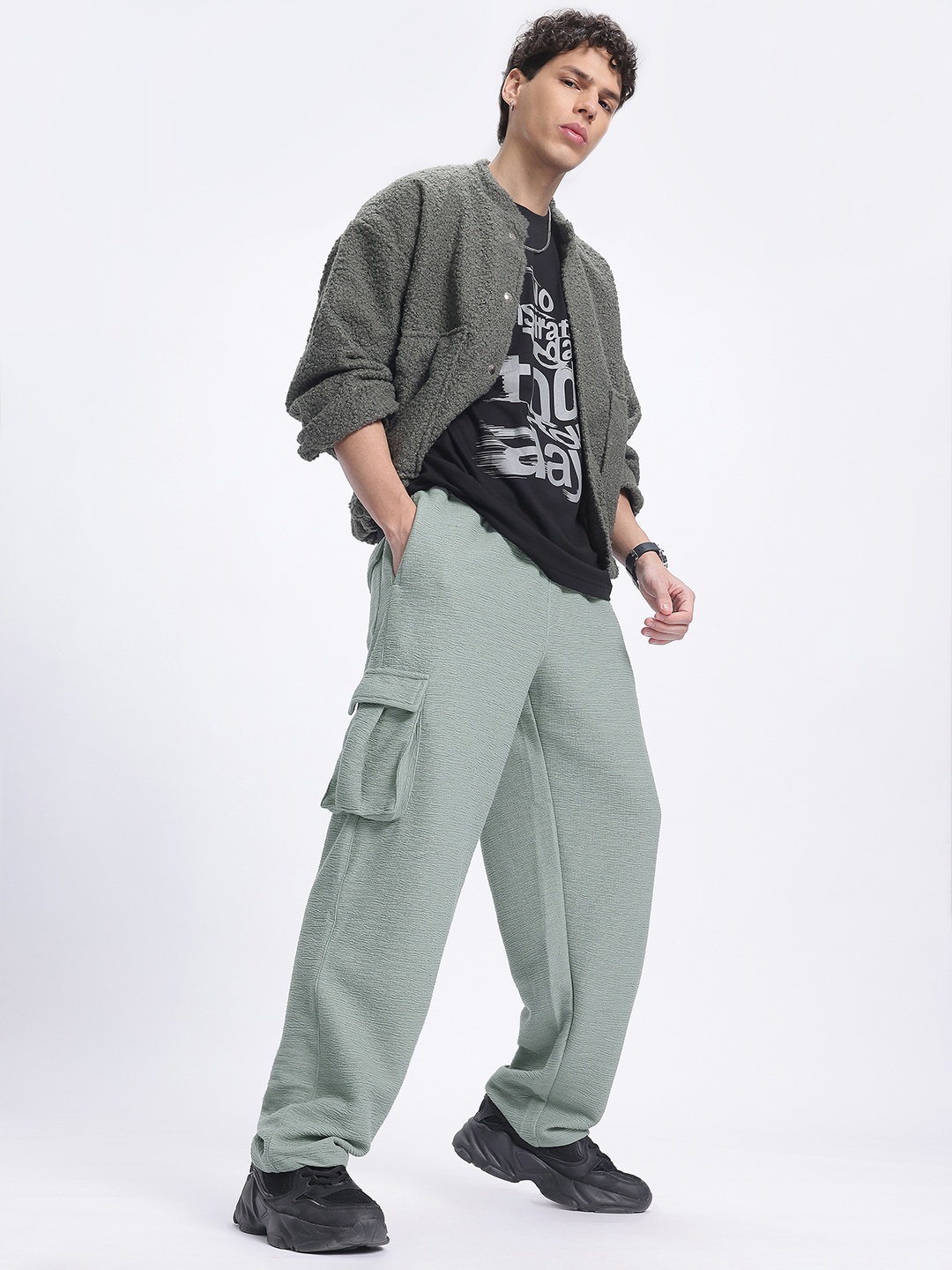 

glitchez Men Carefree Cuts Textured Cargo Style Track Pants, Green