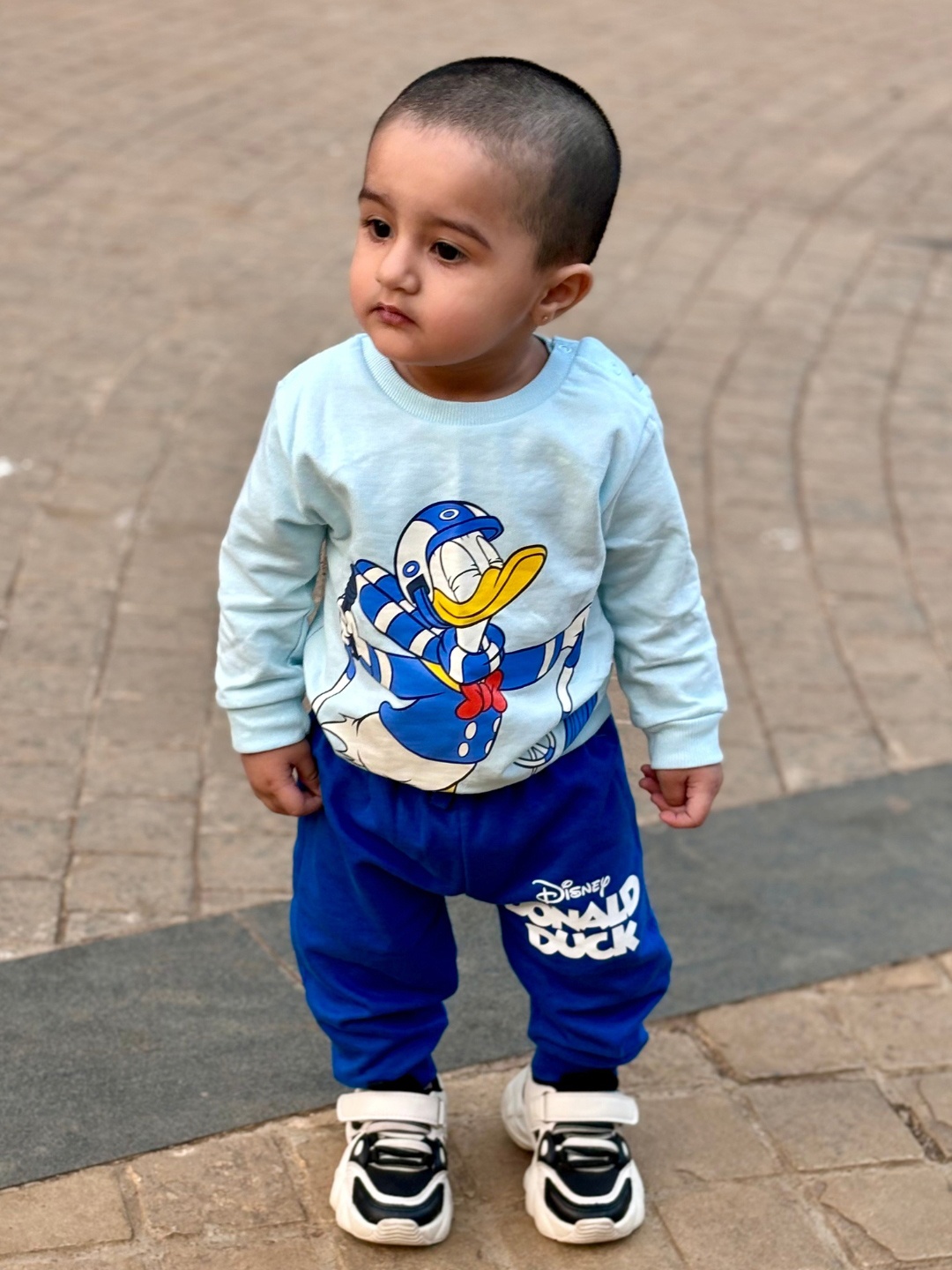 

Nap Chief Kids Donald Duck Skiing Printed Pure Cotton Oversized Fit Sweatshirt & Joggers, Blue